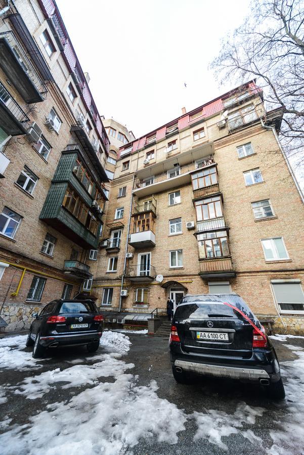 1-room Center