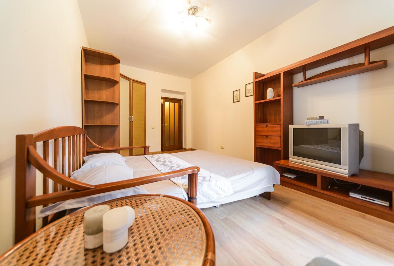 1-room Center *