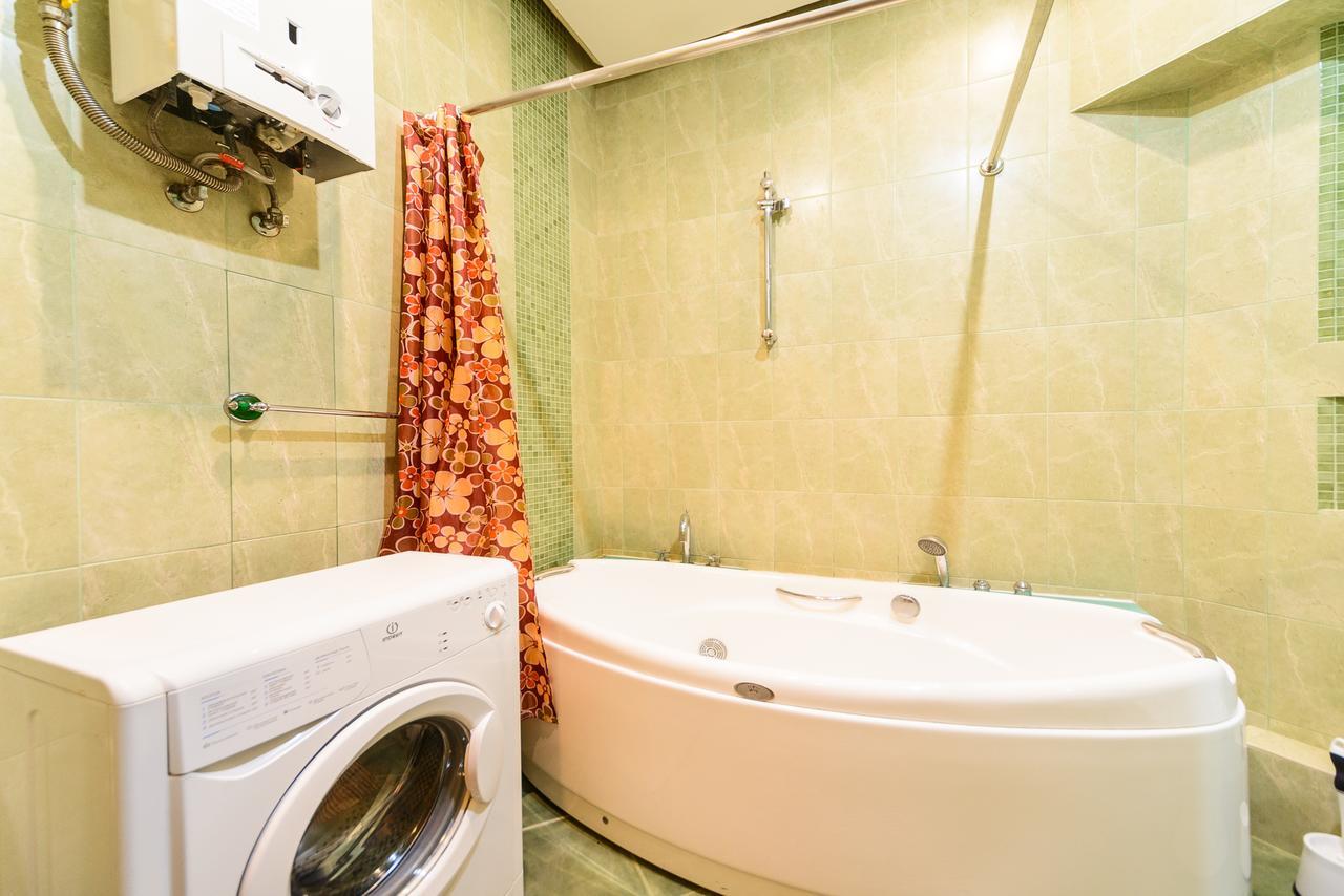 1-room Center *